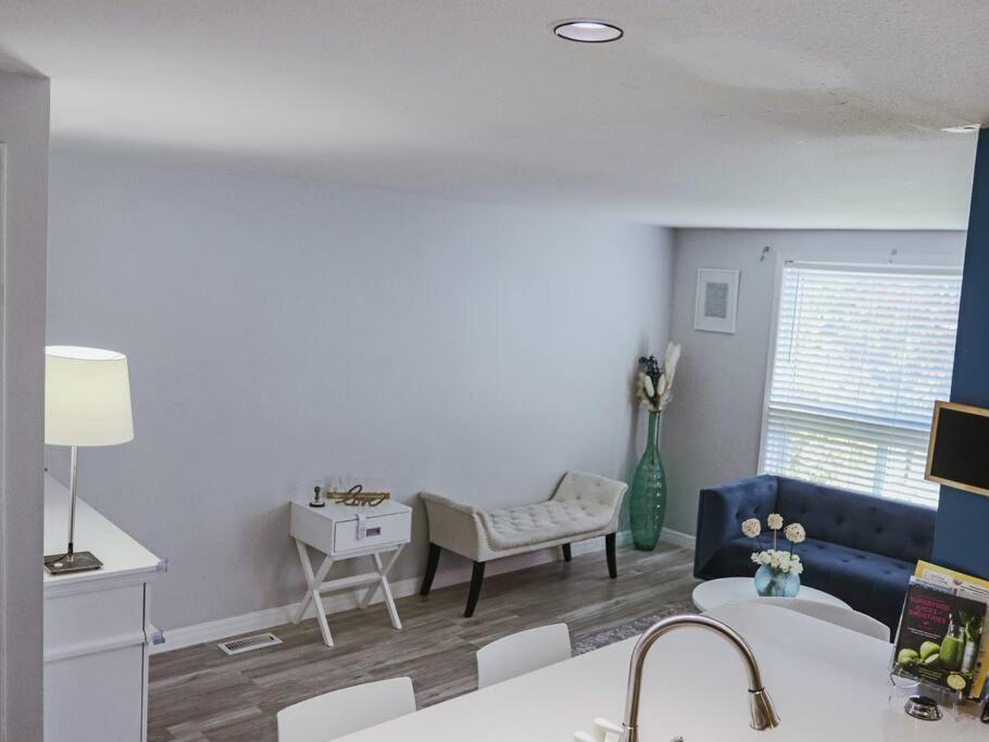 Kitchener-Waterloo Cozy House Villa ภายนอก รูปภาพ