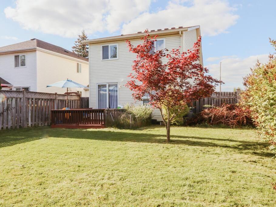 Kitchener-Waterloo Cozy House Villa ภายนอก รูปภาพ